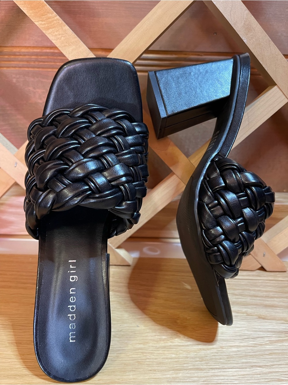 Madden Girl ‘Gretchen” Black Woven Slide Sandal Open SquareToe  3” Heel / Sz 6.5